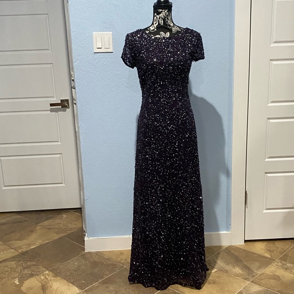 Evening Gown - Picture 9 of 11